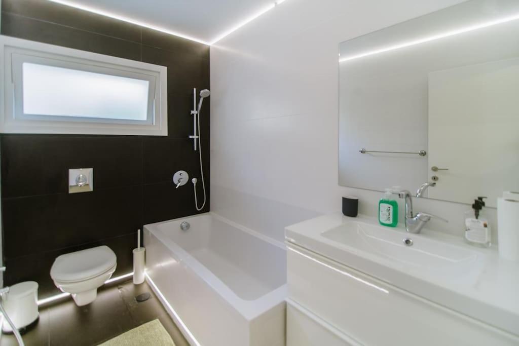 Amazing 2 Bedroom & 2 Bathrooms ! Tel Aviv