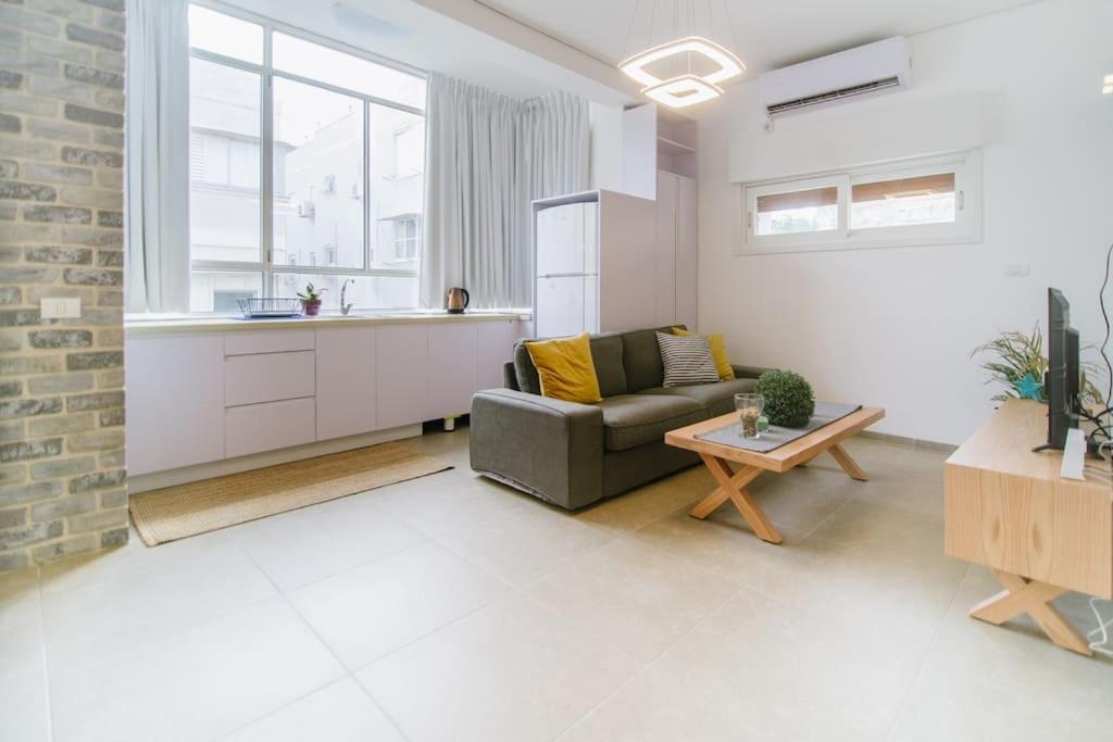 Amazing 2 Bedroom & 2 Bathrooms ! Tel Aviv