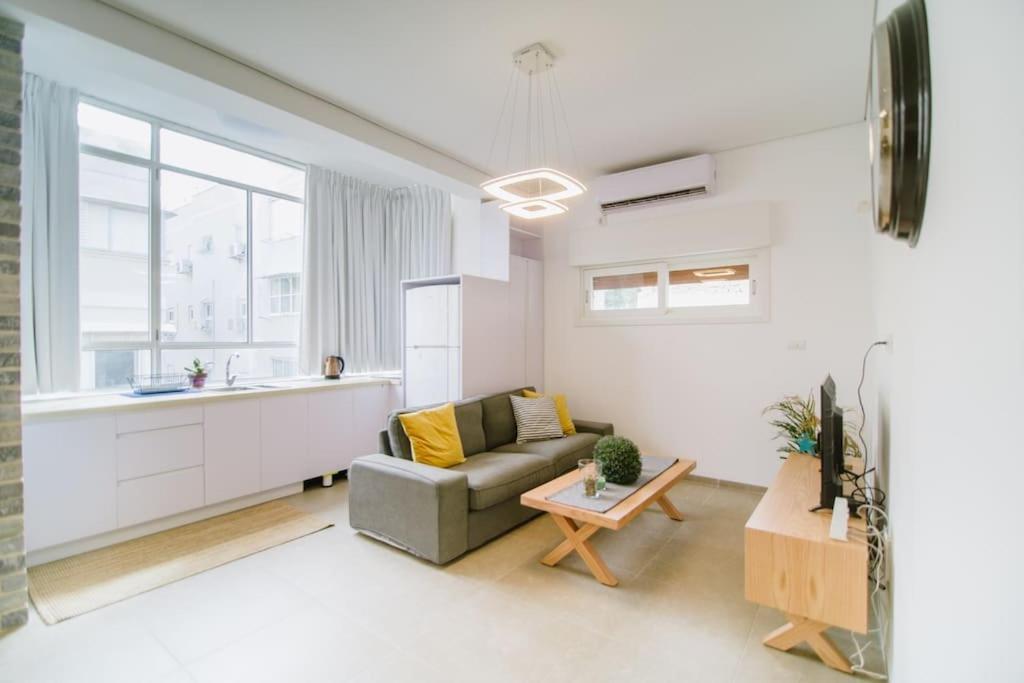 Amazing 2 Bedroom & 2 Bathrooms ! Apartment Tel Aviv